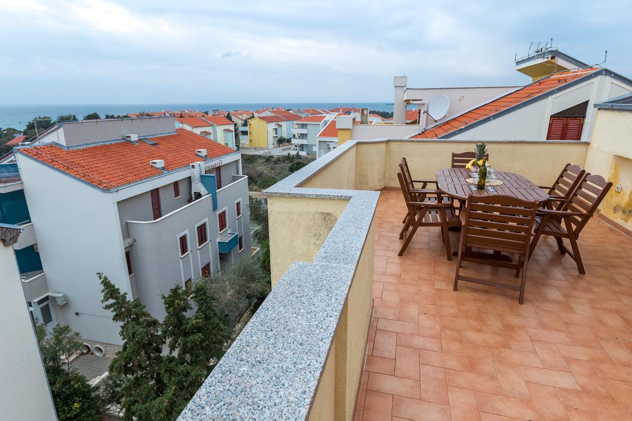 Maru Apartments Novalja Exterior foto